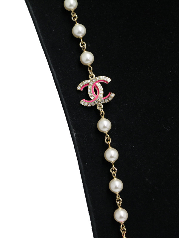 Sautoir Chanel rose et nacre