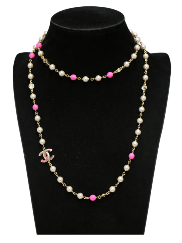 Sautoir Chanel rose et nacre