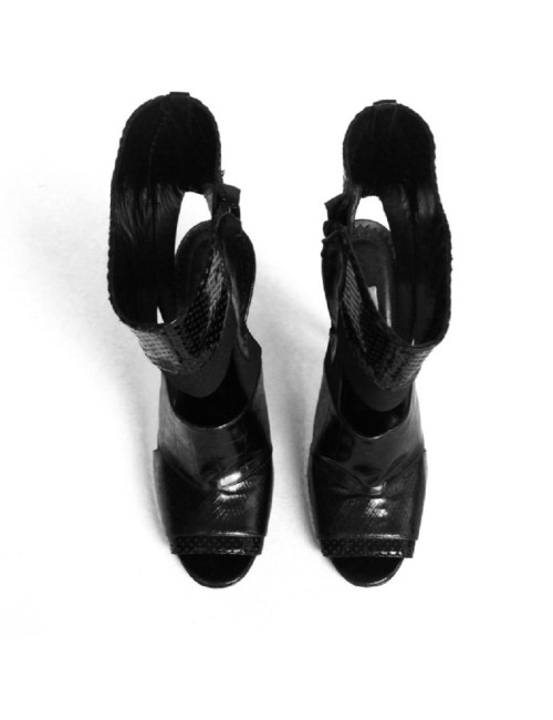 Sandales hautes en cuir noir imitation croco python MANOLO BLAHNIK T38