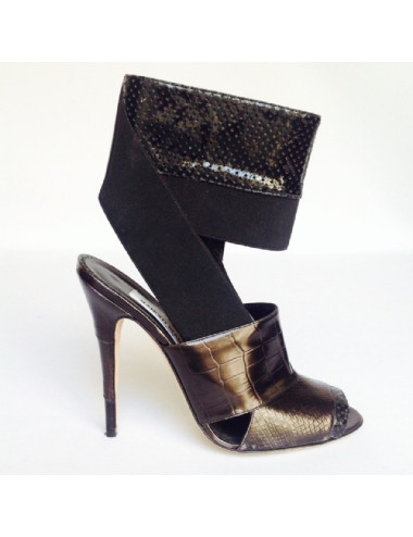 Sandales hautes en cuir noir imitation croco python MANOLO BLAHNIK T38
