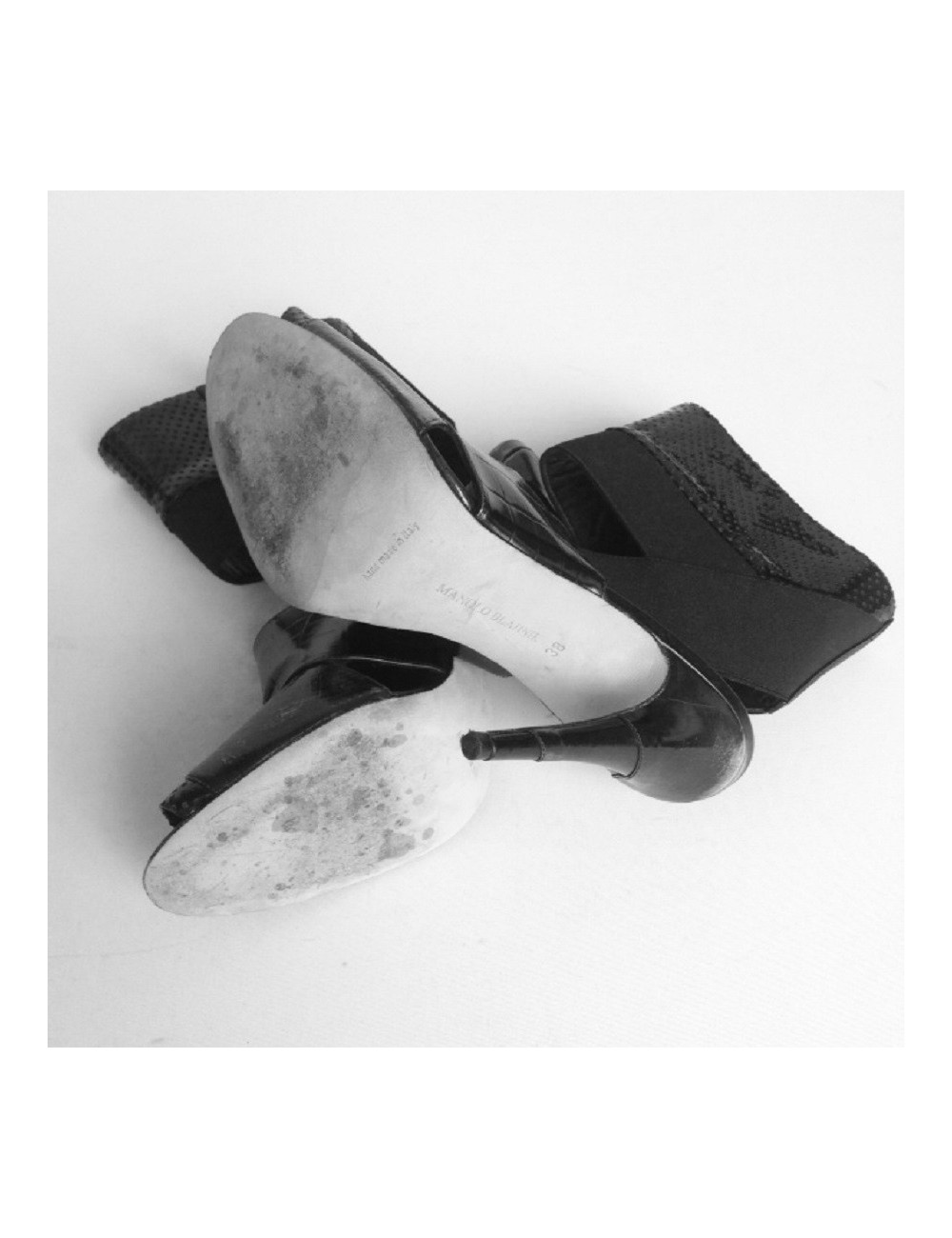 Sandales hautes en cuir noir imitation croco python MANOLO BLAHNIK T38