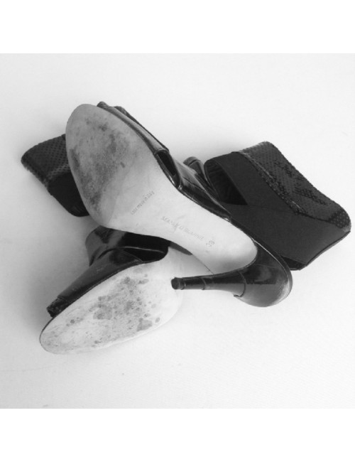 Sandales hautes en cuir noir imitation croco python MANOLO BLAHNIK T38