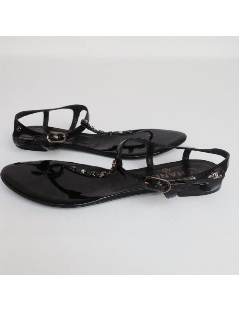 Sandales plates en cuir verni noir CHANEL T39