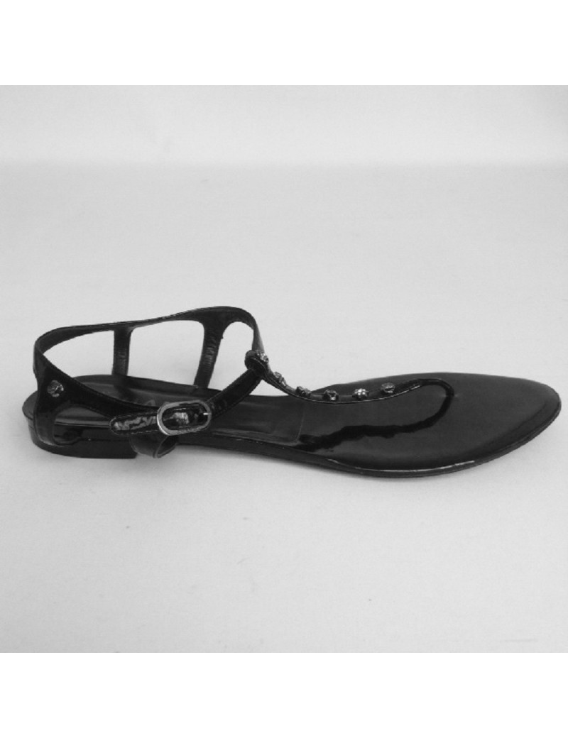 Sandales plates en cuir verni noir CHANEL T39