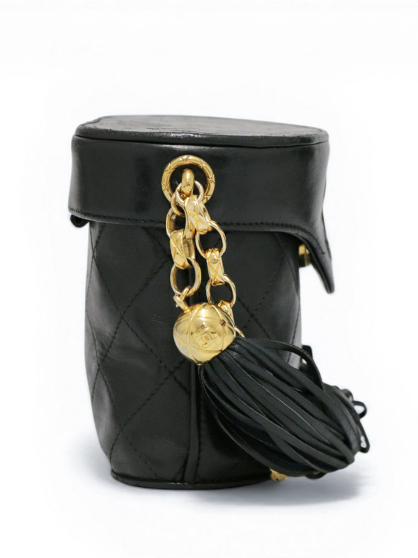 Sac rigide Chanel pompon et chaine bijou