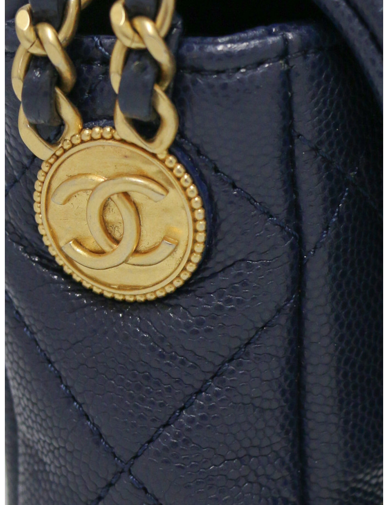 Sac matelassé bleu caviar Chanel