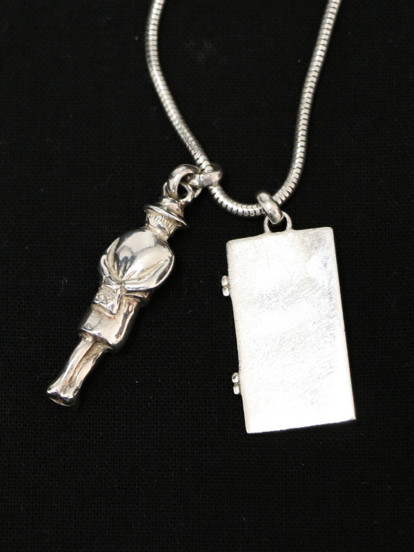 Collier Chanel Mademoiselle argent Vintage