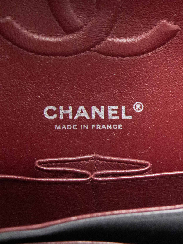 Timeless Chanel cuir matelassé noir