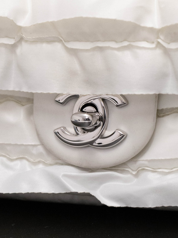 Sac Chanel Rabat Blanc en Toile Parachute Froncée avec Bandoulière Chaîne