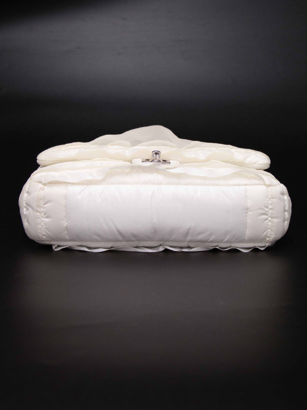 Sac Chanel Rabat Blanc en Toile Parachute Froncée avec Bandoulière Chaîne