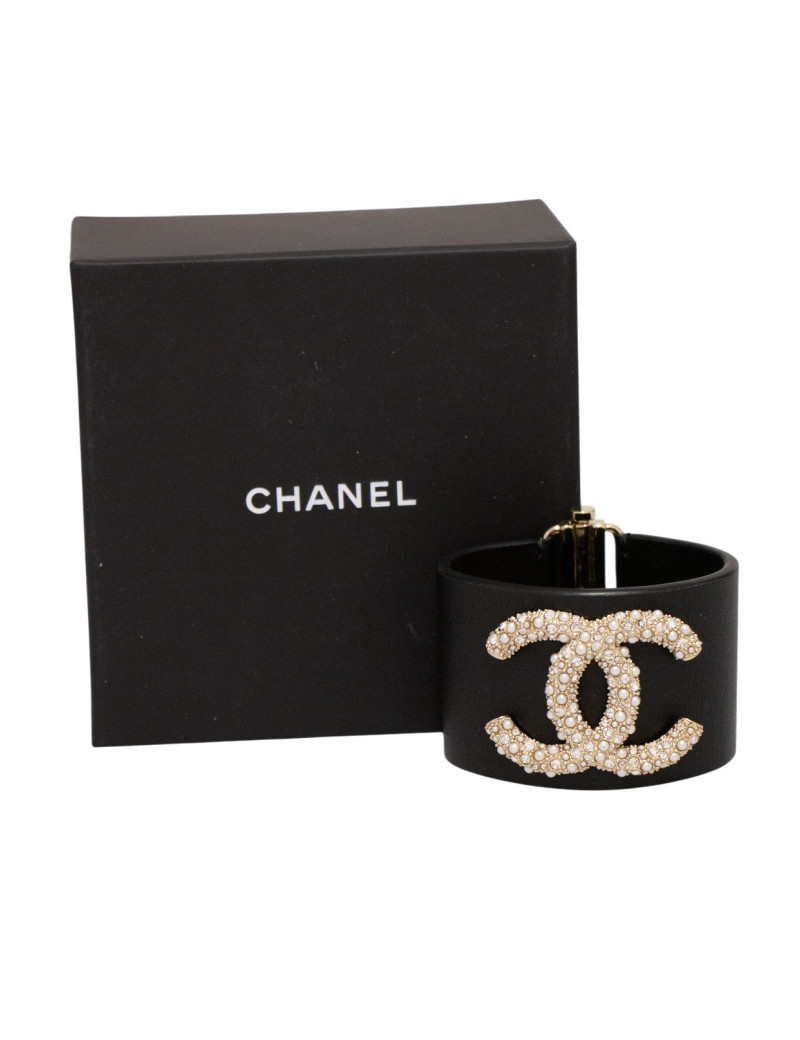 Bracelet Manchette Chanel CC Perles & Strass Dorés en Cuir Noir