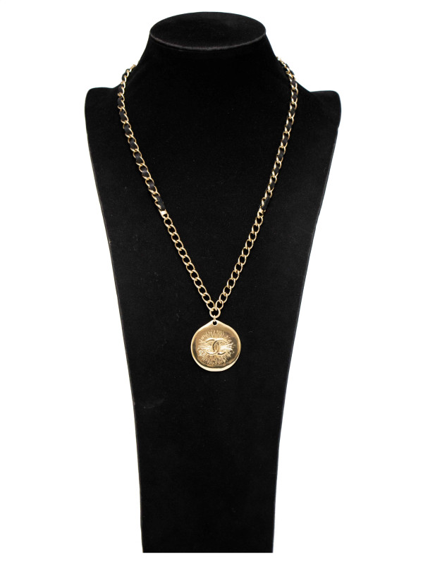 Collier médaillon Chanel chaine dorée