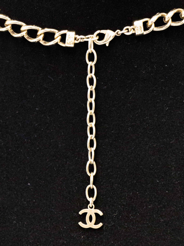 Collier médaillon Chanel chaine dorée