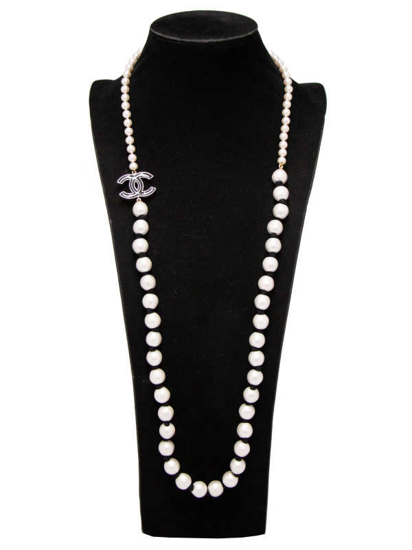 Sautoir perles Chanel CC émaillé noir