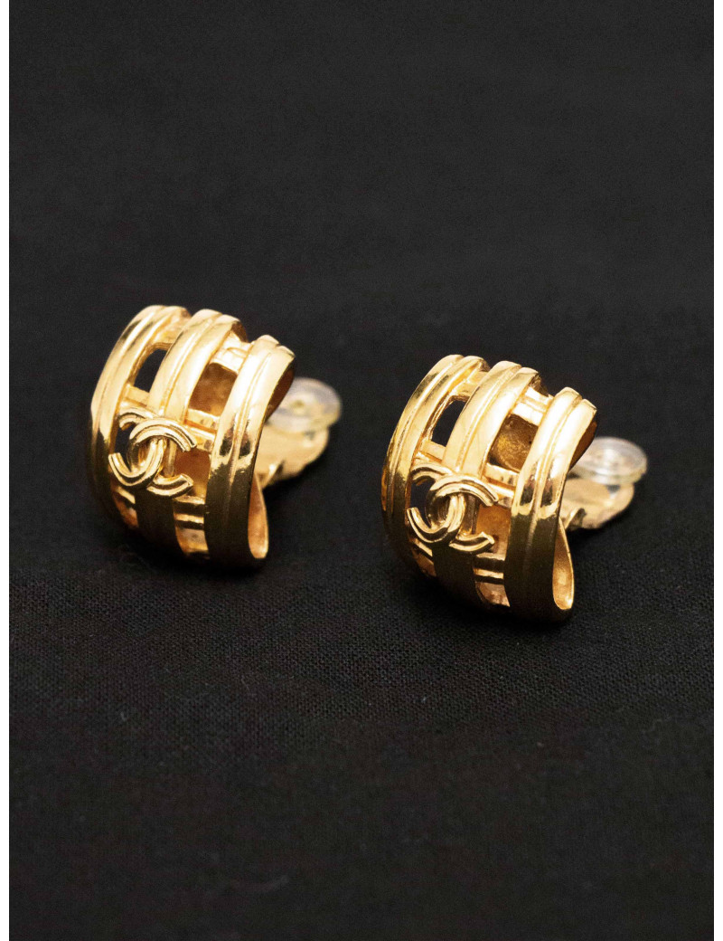 Boucles d'oreilles dorées Chanel Printemps 1996