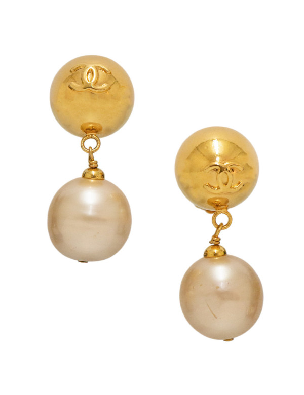 Boucles d'oreilles pendantes perles Chanel