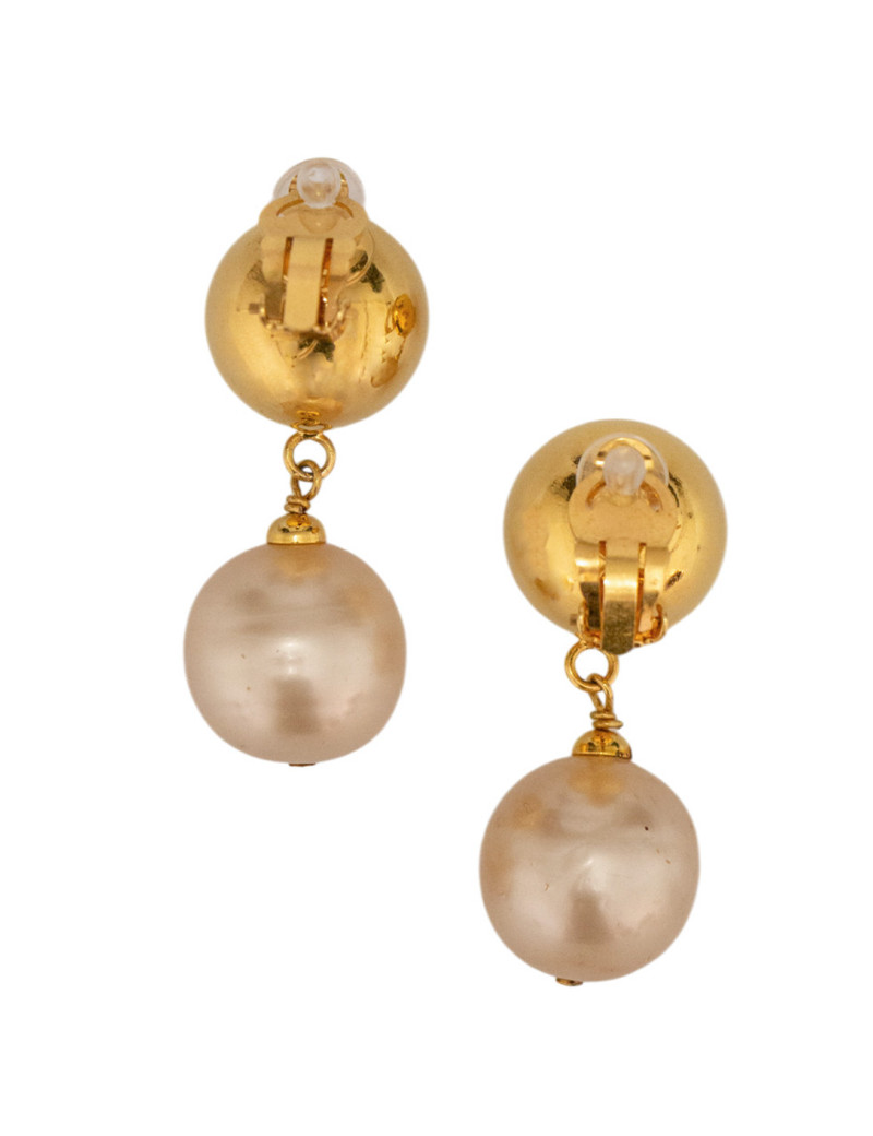 Boucles d'oreilles pendantes perles Chanel