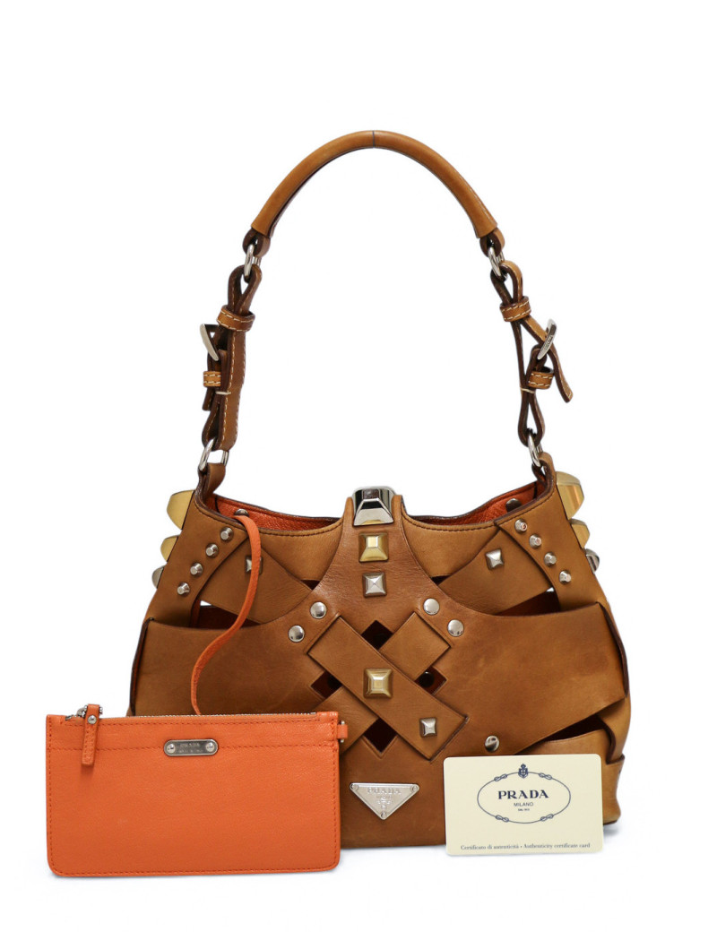 Petit sac Prada Hobo cuir marron clous