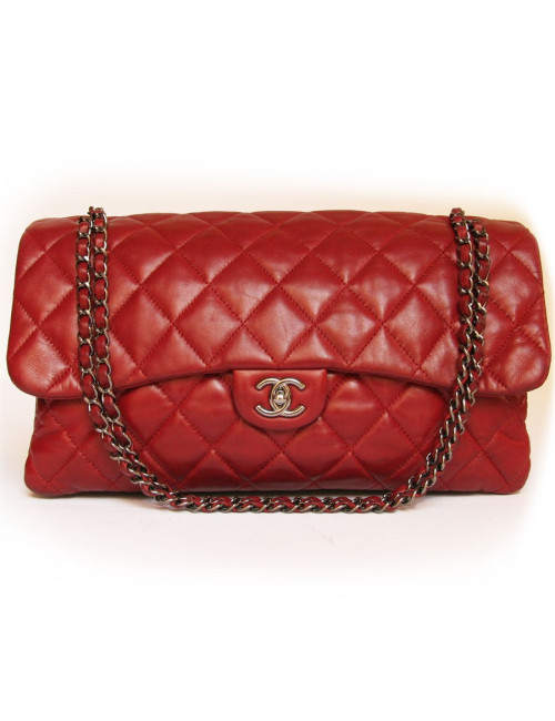 Sac en cuir matelassé rouge CHANEL