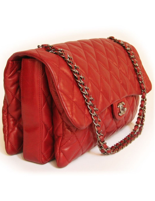 Sac en cuir matelassé rouge CHANEL