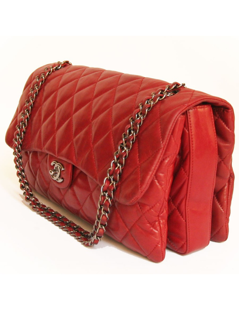 Sac en cuir matelassé rouge CHANEL