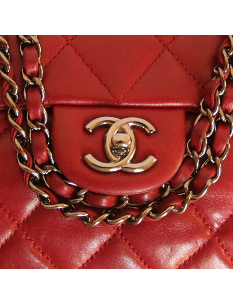 Sac en cuir matelassé rouge CHANEL