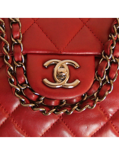 Sac en cuir matelassé rouge CHANEL