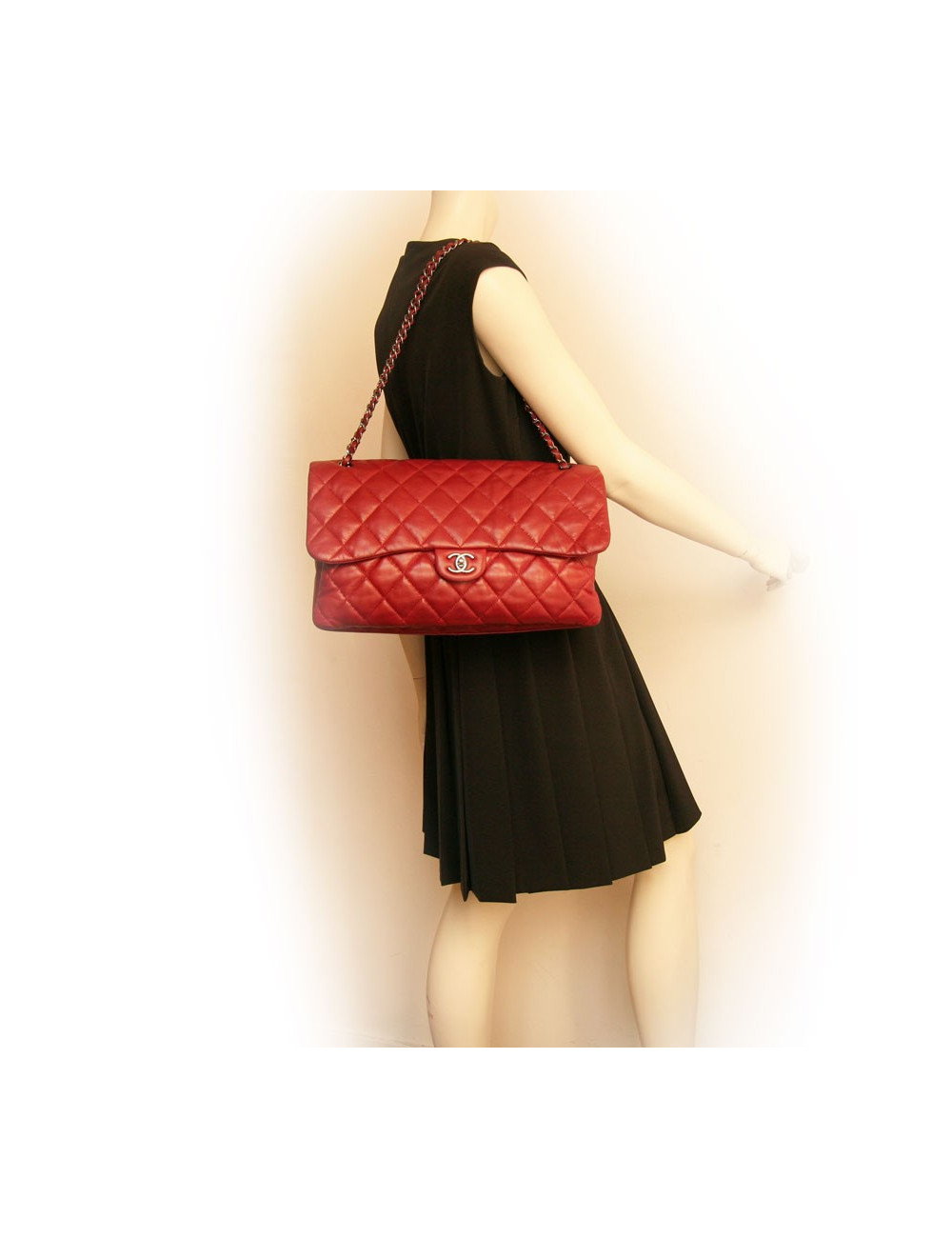 Sac en cuir matelassé rouge CHANEL
