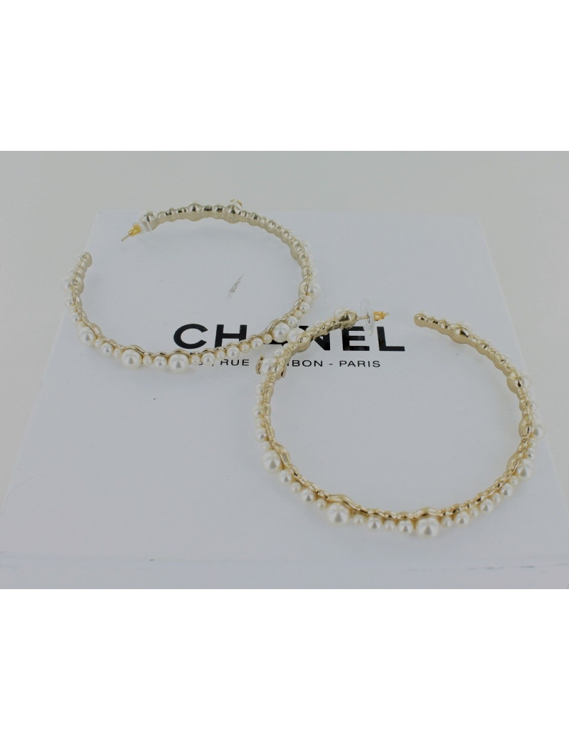  clous d'oreille créoles CHANEL en perles nacrées
