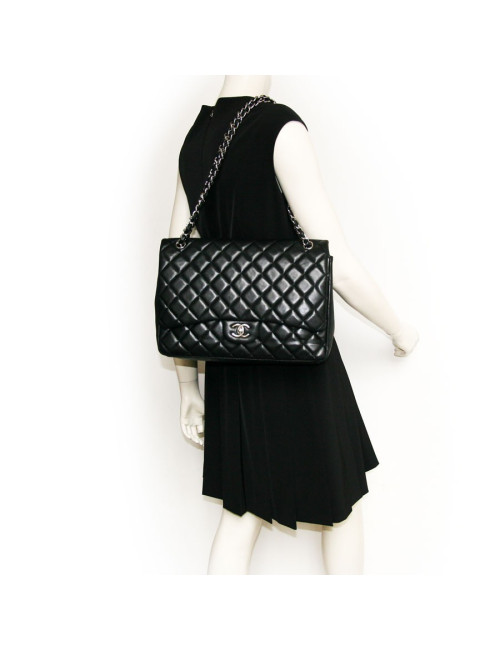 Sac CHANEL Maxi Jumbo cuir d'agneau lisse noir