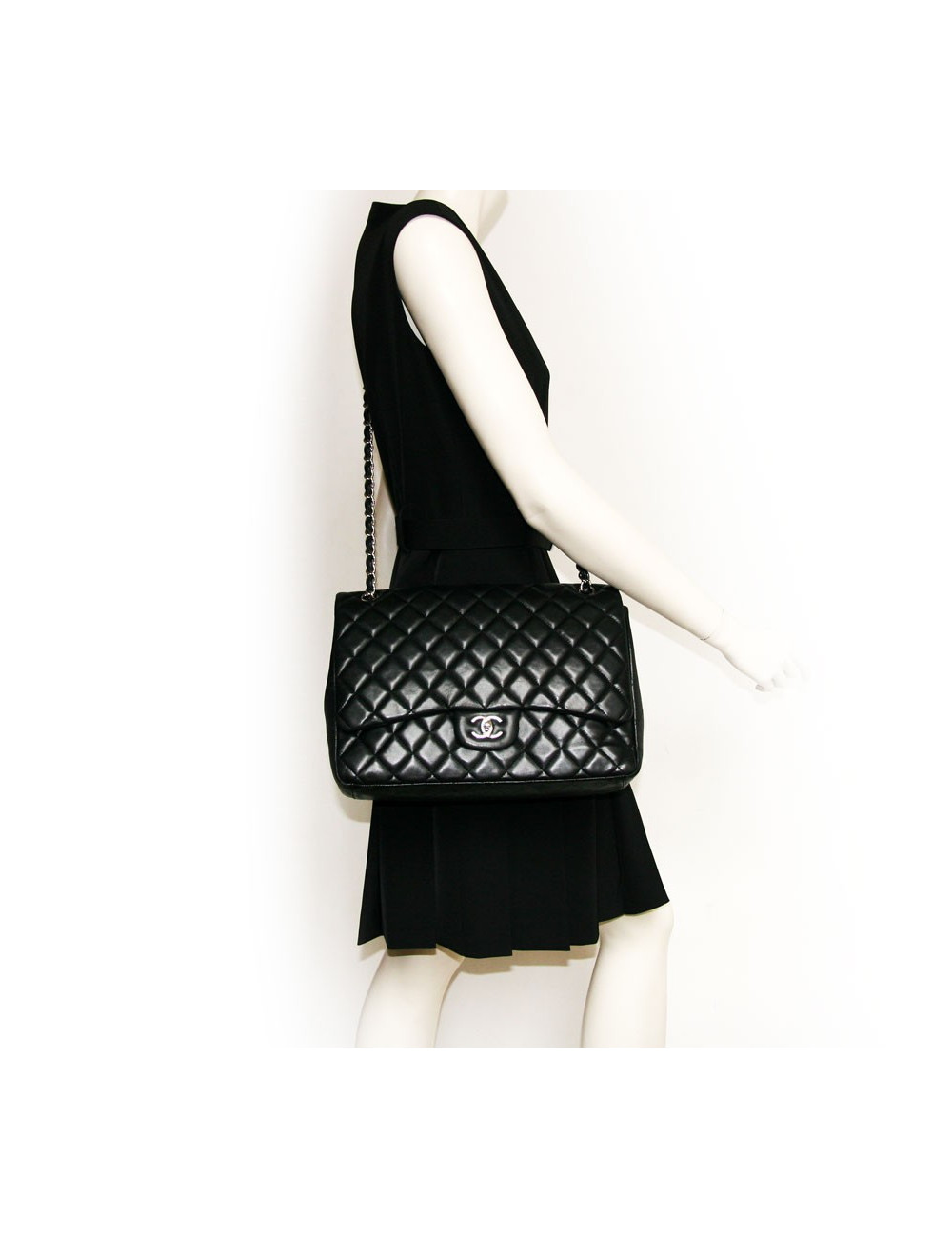 Sac CHANEL Maxi Jumbo cuir d'agneau lisse noir