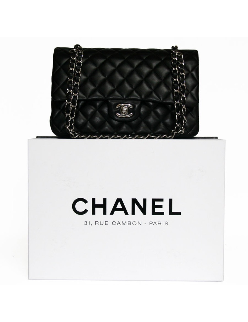 Timeless CHANEL en cuir matelassé 