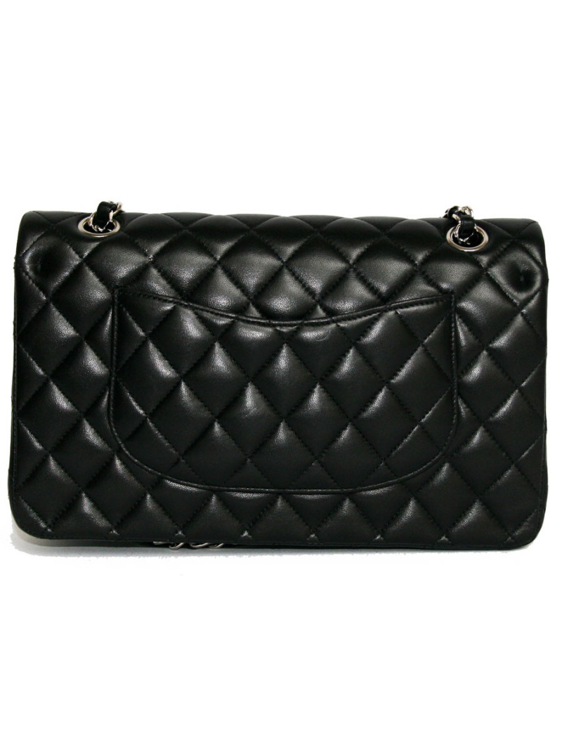 Timeless CHANEL en cuir matelassé 