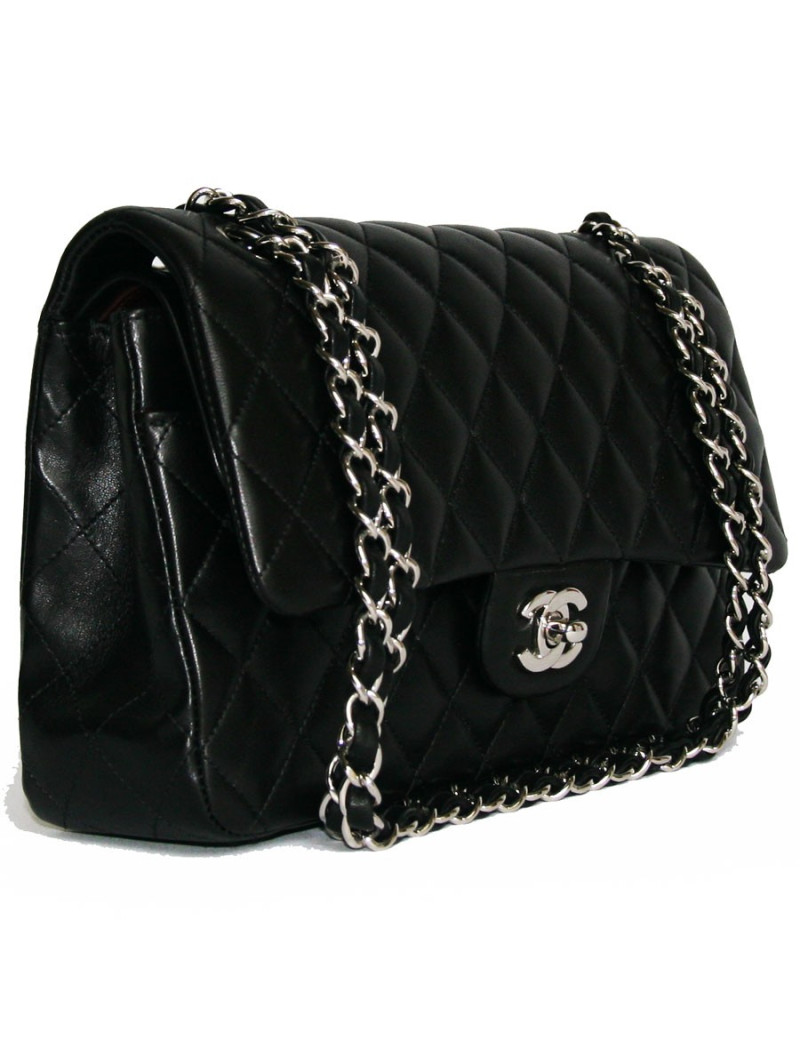 Timeless CHANEL en cuir matelassé 