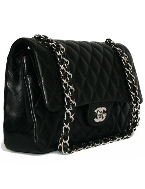 Timeless CHANEL en cuir matelassé 