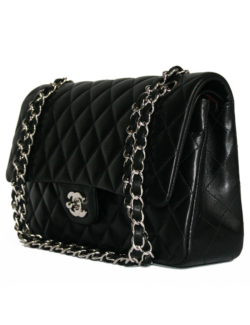 Timeless CHANEL en cuir matelassé 