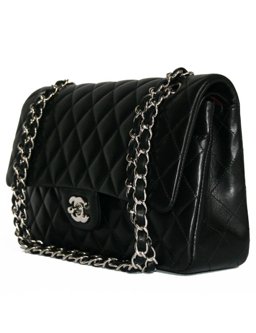 Timeless CHANEL en cuir matelassé 