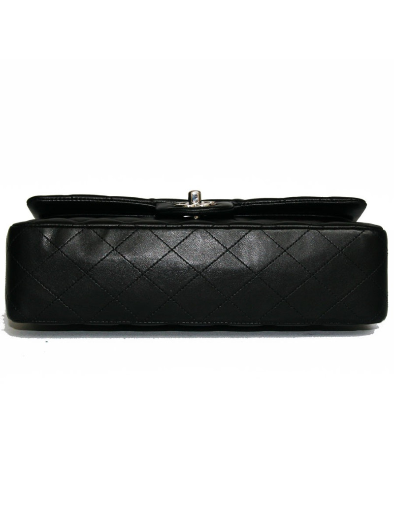 Timeless CHANEL en cuir matelassé 