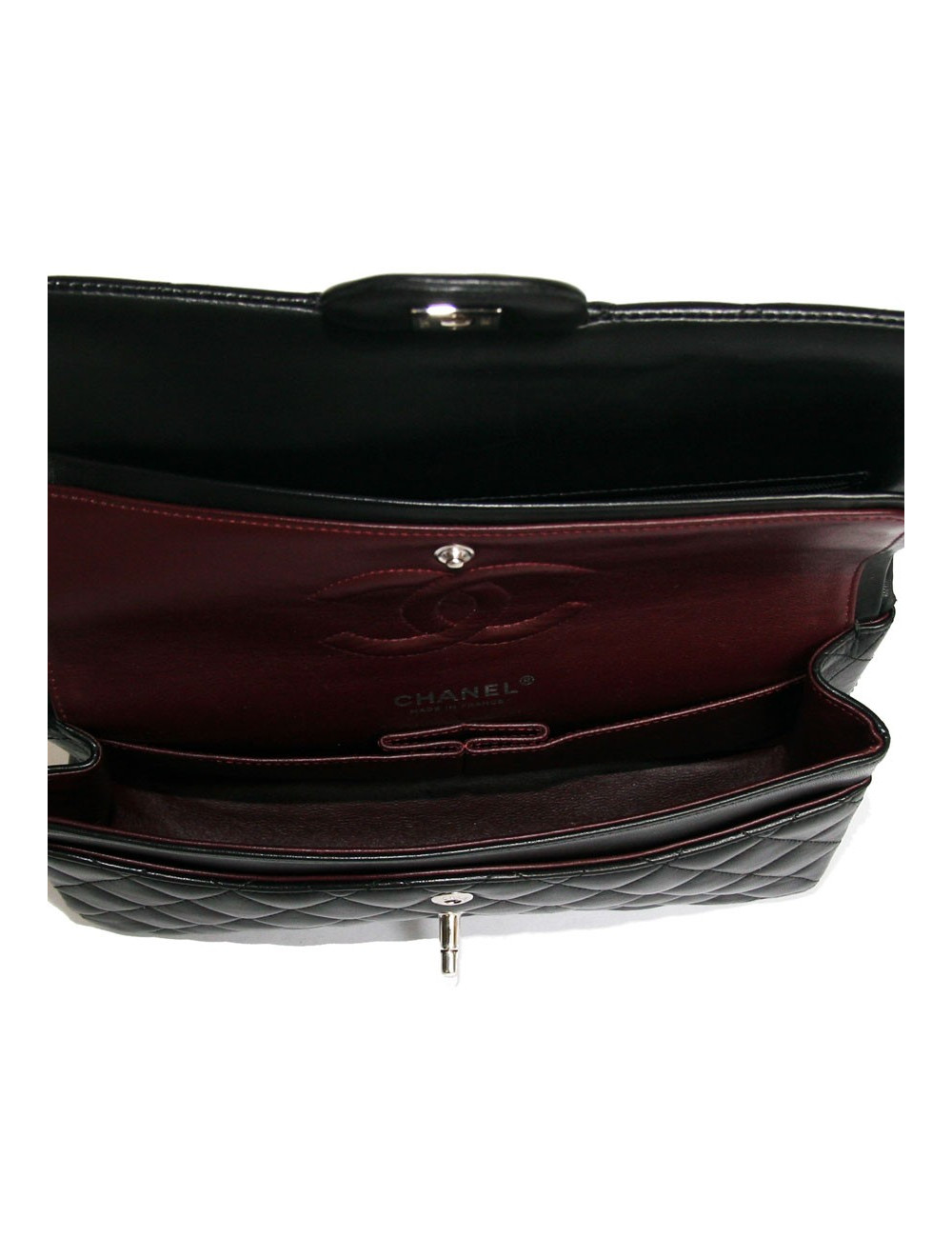 Timeless CHANEL en cuir matelassé 