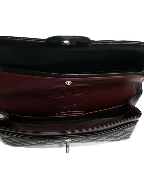 Timeless CHANEL en cuir matelassé 