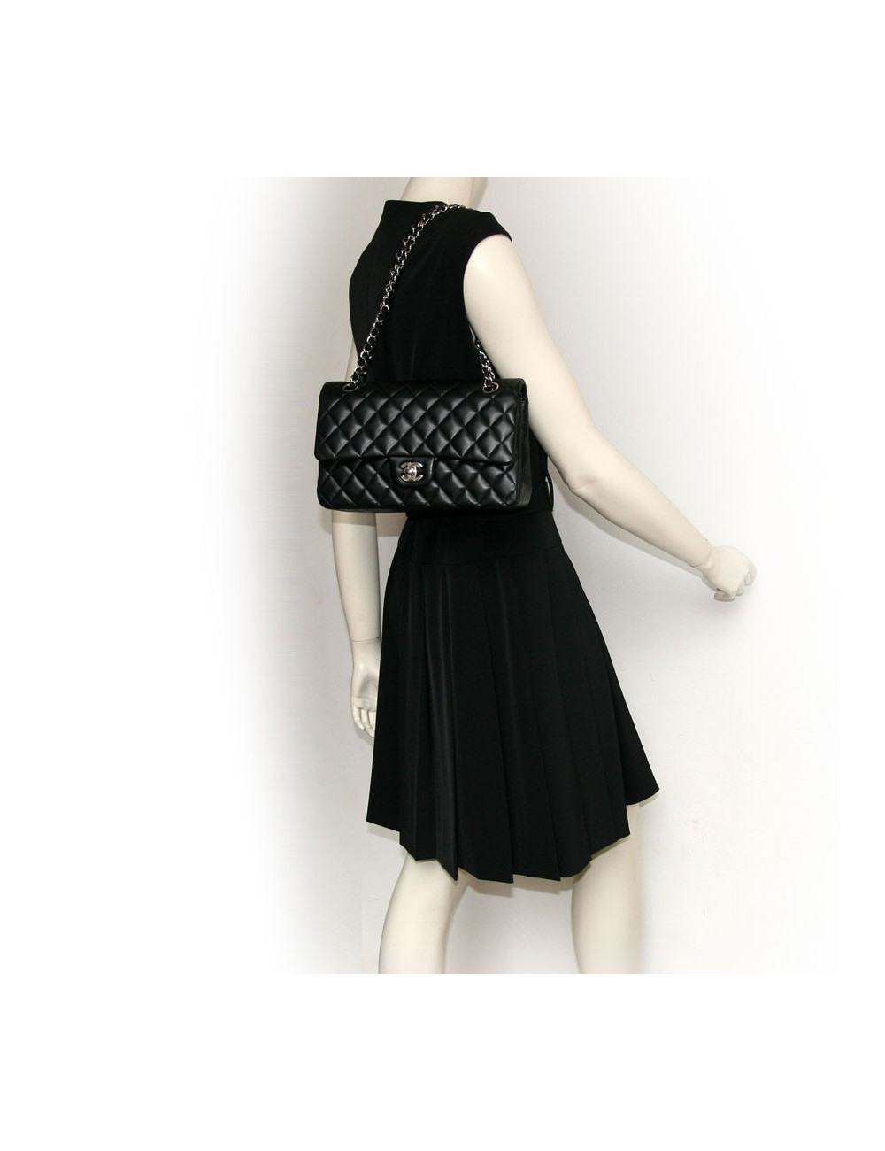 Timeless CHANEL en cuir matelassé 