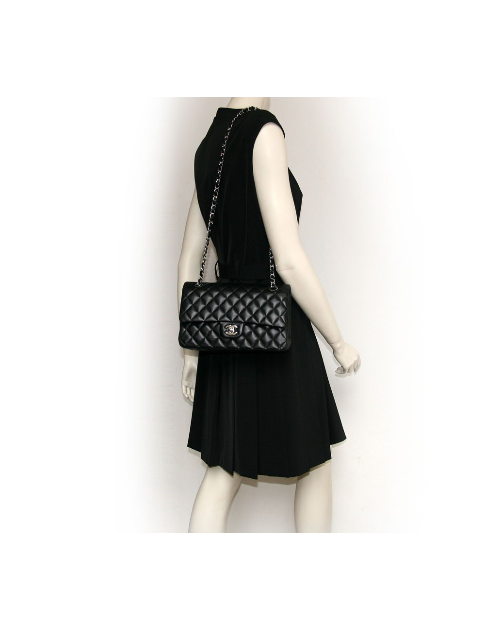 Timeless CHANEL en cuir matelassé 