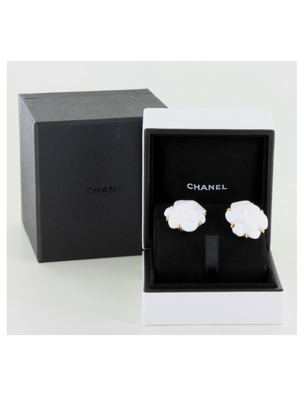 boucles d'oreille CHANEL agate blanche