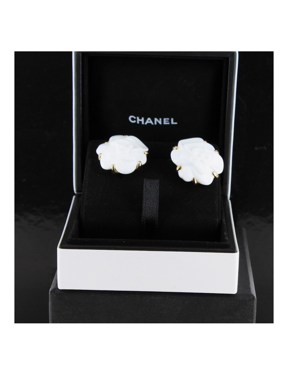 boucles d'oreille CHANEL agate blanche