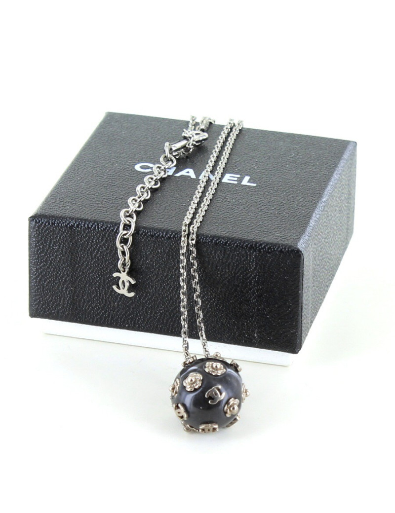 collier CHANEL noir