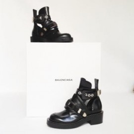  chaussures Balenciaga Cut-Out Buckle Strap Ankle BootsT 36