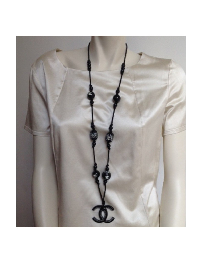 sautoir CHANEL perles noires sur cordon