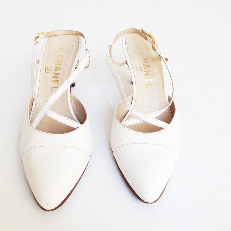 Heel CHANEL T39 White Leather sandals - VALOIS VINTAGE PARIS