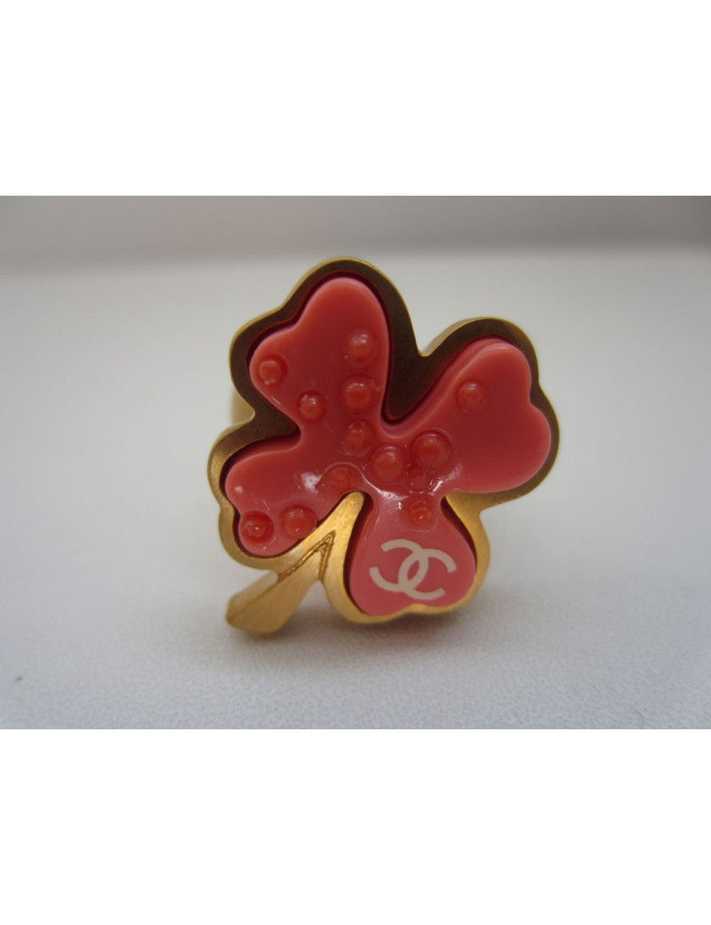 Bague "Trèfle" rose oranger et métal doré mat
