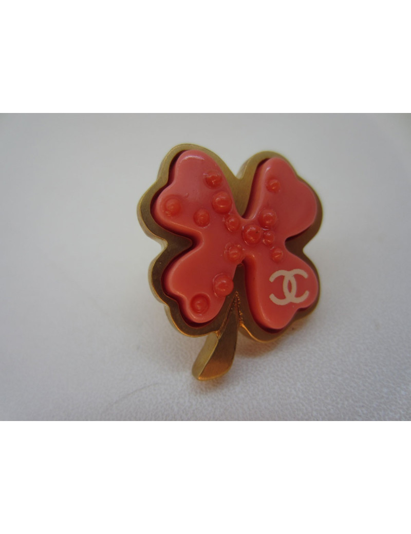 Pin's "Trèfle" CHANEL